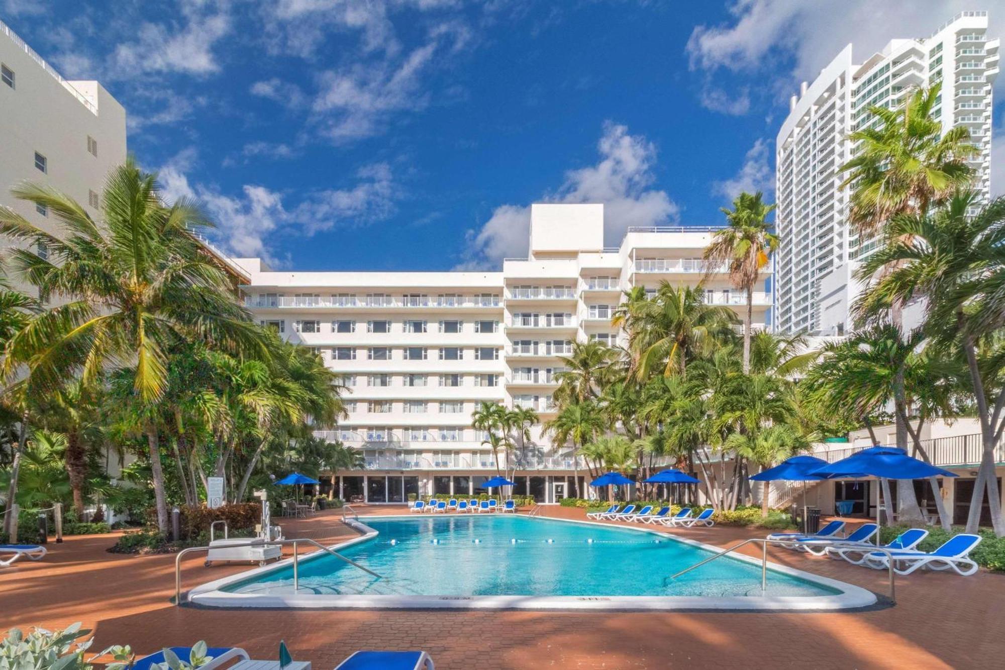 Radisson Resort Miami Beach — Photos 1